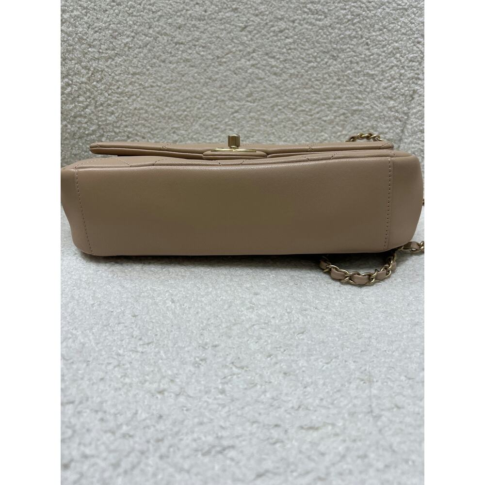 Chanel Beige Quilted Leather Chain Flap Bag - Picture 2 of 8
